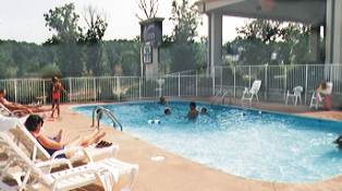 Branson Lodging - Refreshing Pool