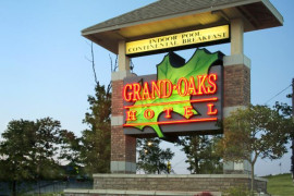 Grand Oaks Hotel, Branson MO Shows (1)
