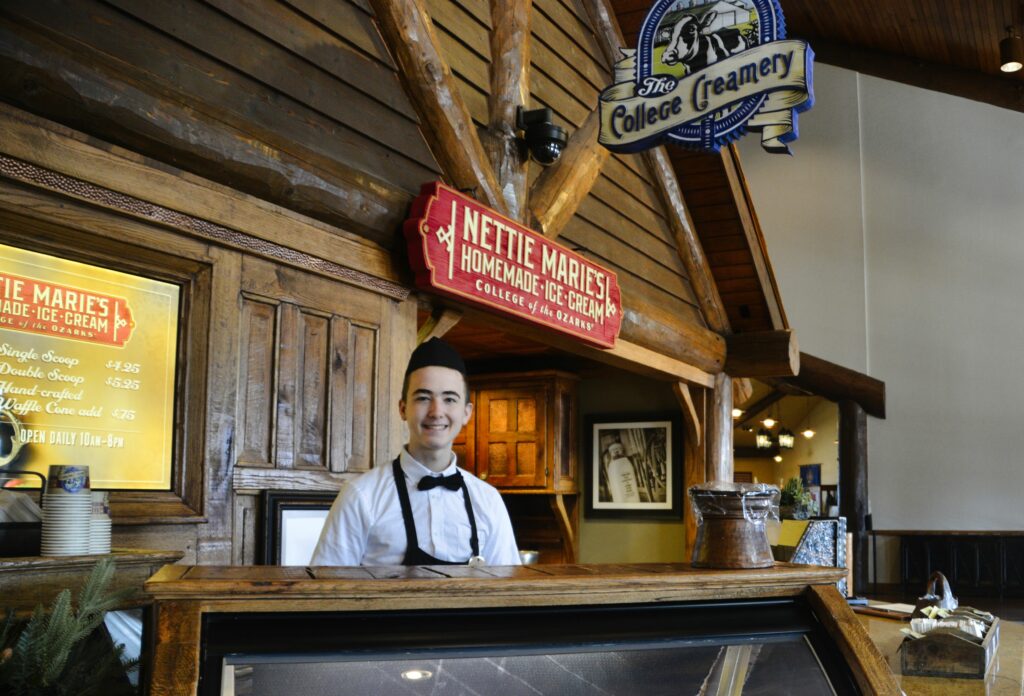 Keeter_center_nettie_maries_icecream_branson_mo_blog