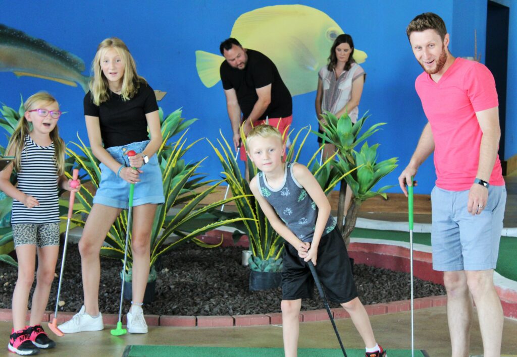 coral_reef_mini_golf_branson_missouri