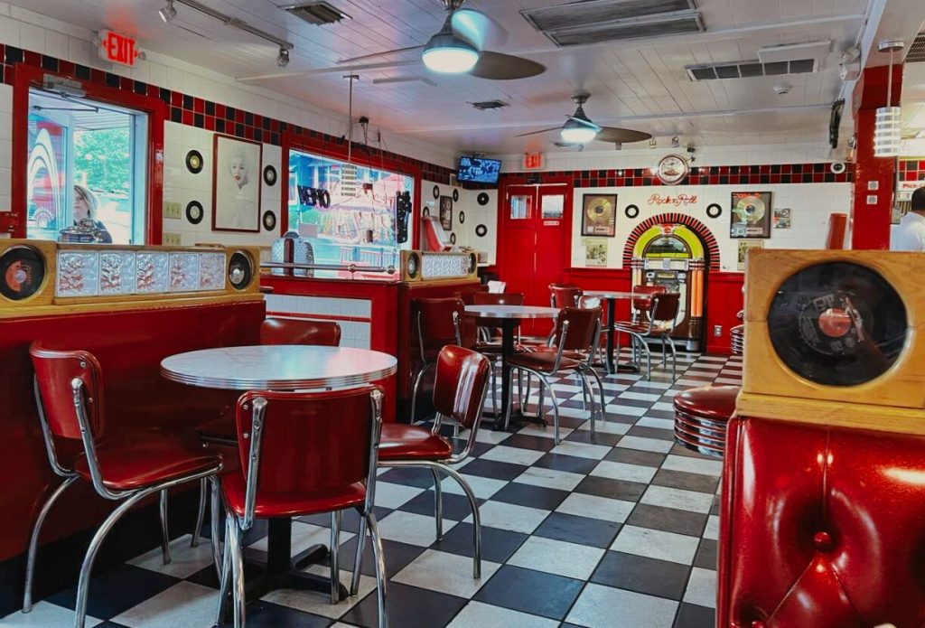 50s_diner_branson_mo_cakes_n_cream