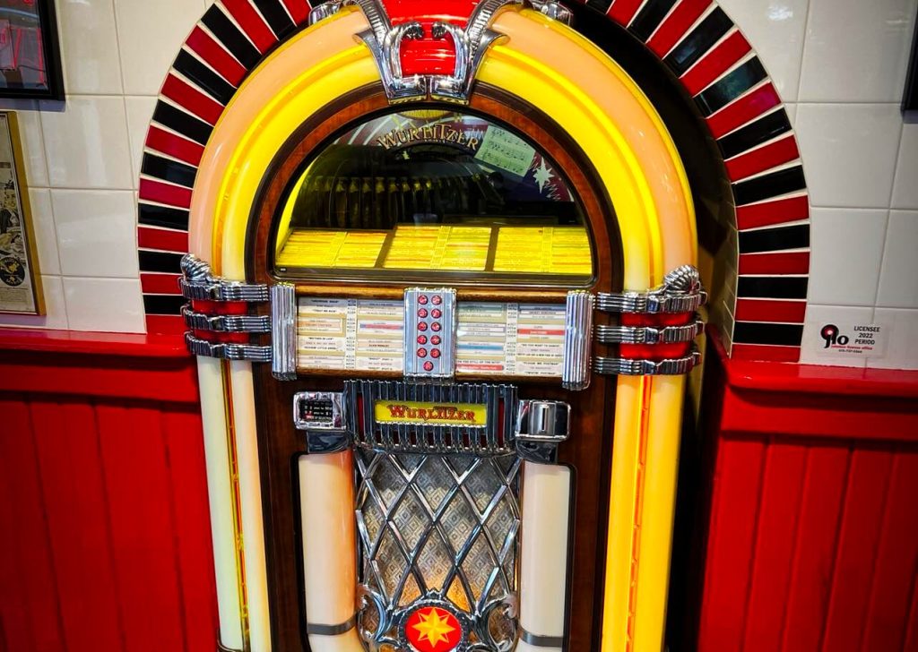 50s_diner_branson_mo_cakes_n_cream