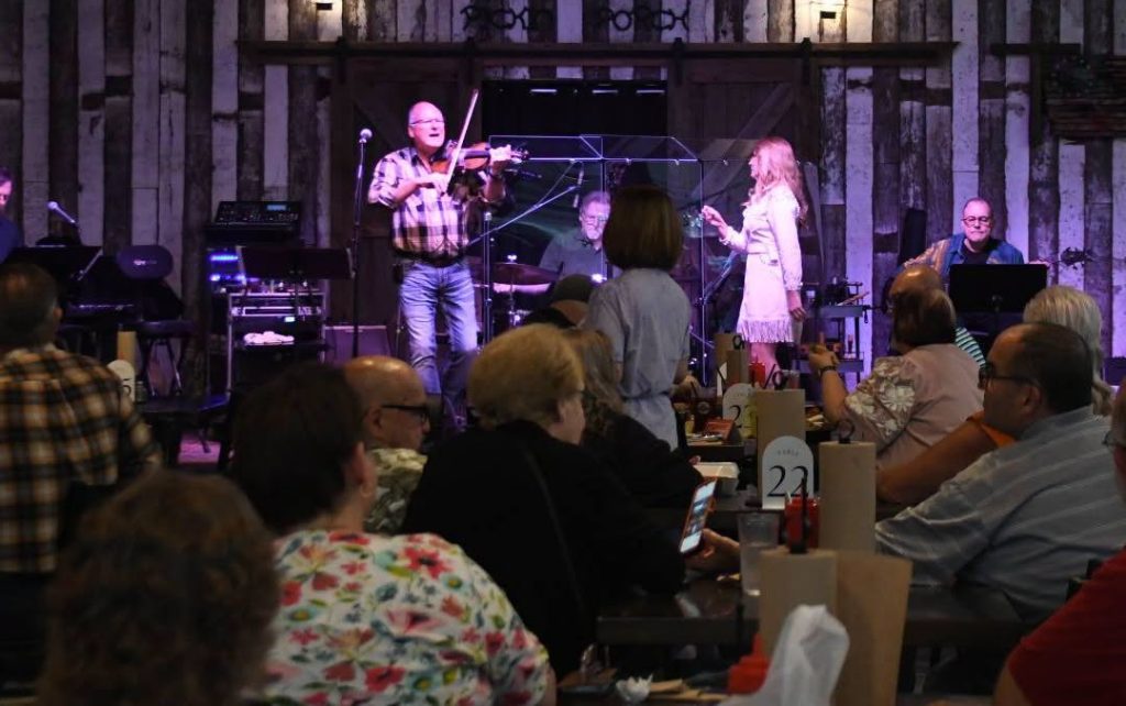 pickin_porch_grill_branson_craft_mall